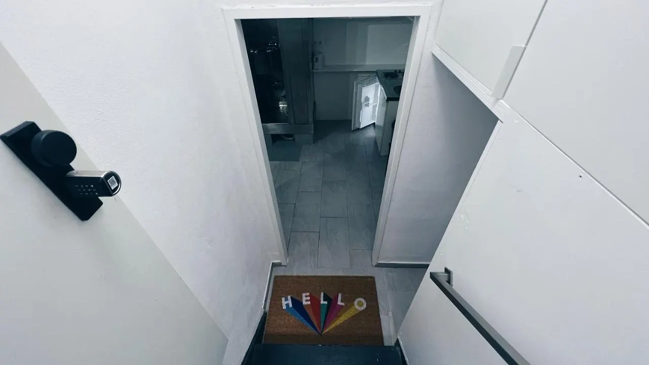 Space One Vienna - Apartment 1 0*,